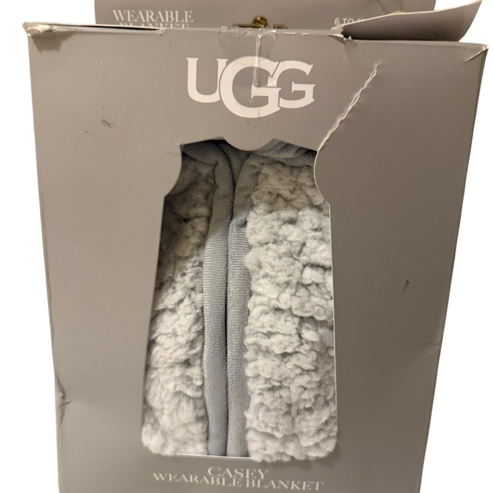UGG Sherpa Wearable Blanket in Light Gray